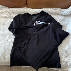 FIGS black scrub set. Small tall